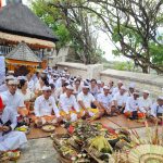 Ketua DPRD Badung Hadiri Puncak Pujawali Pedudusan Agung di Pura Luhur Uluwatu